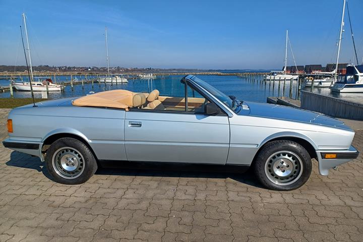 Sølv Maserati BiTurbo Spyder fra 1986