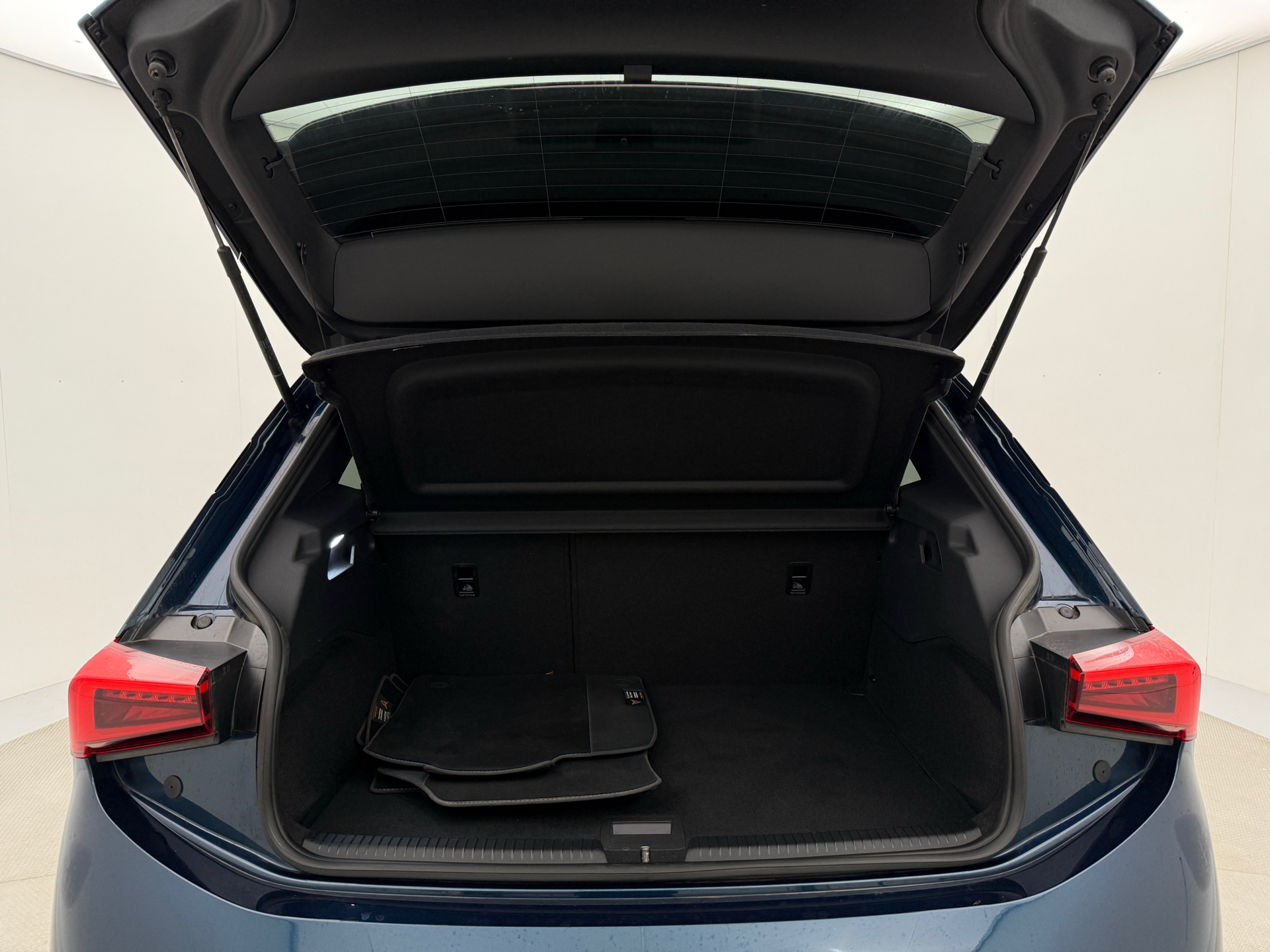 Blå Cupra Born fra 2022