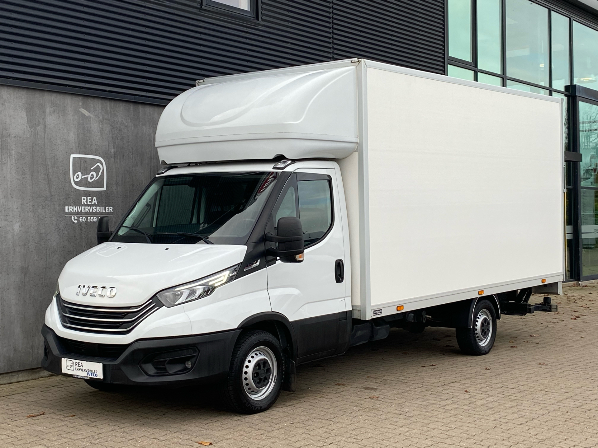 Iveco Daily 3,0 35S18 4100mm D m/Alukasse med lift 180HK Ladv./Chas. 8g Aut.