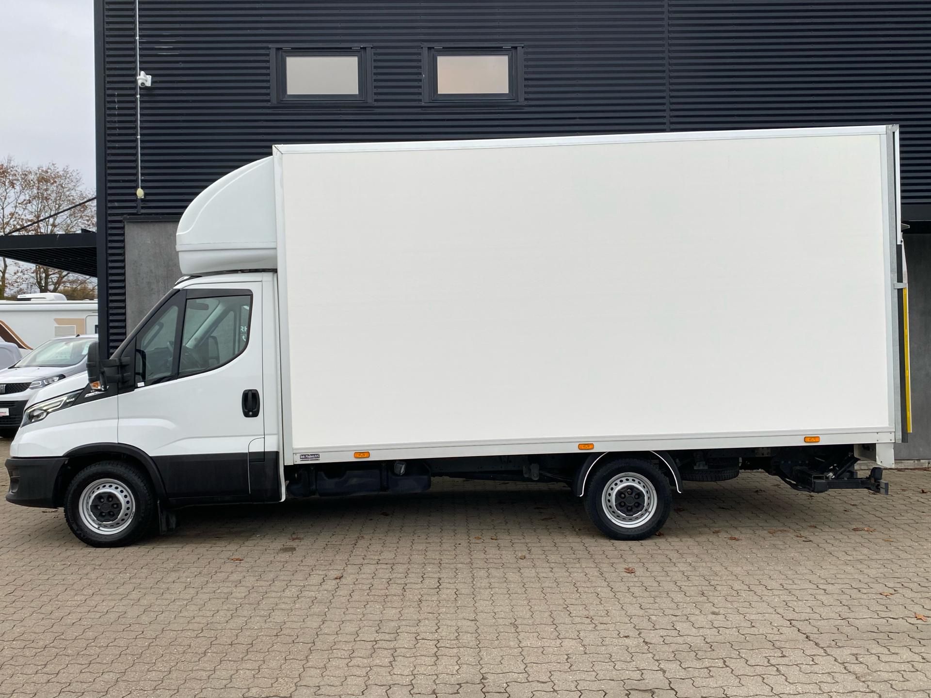 Iveco Daily 3,0 35S18 4100mm D m/Alukasse med lift 180HK Ladv./Chas. 8g Aut.