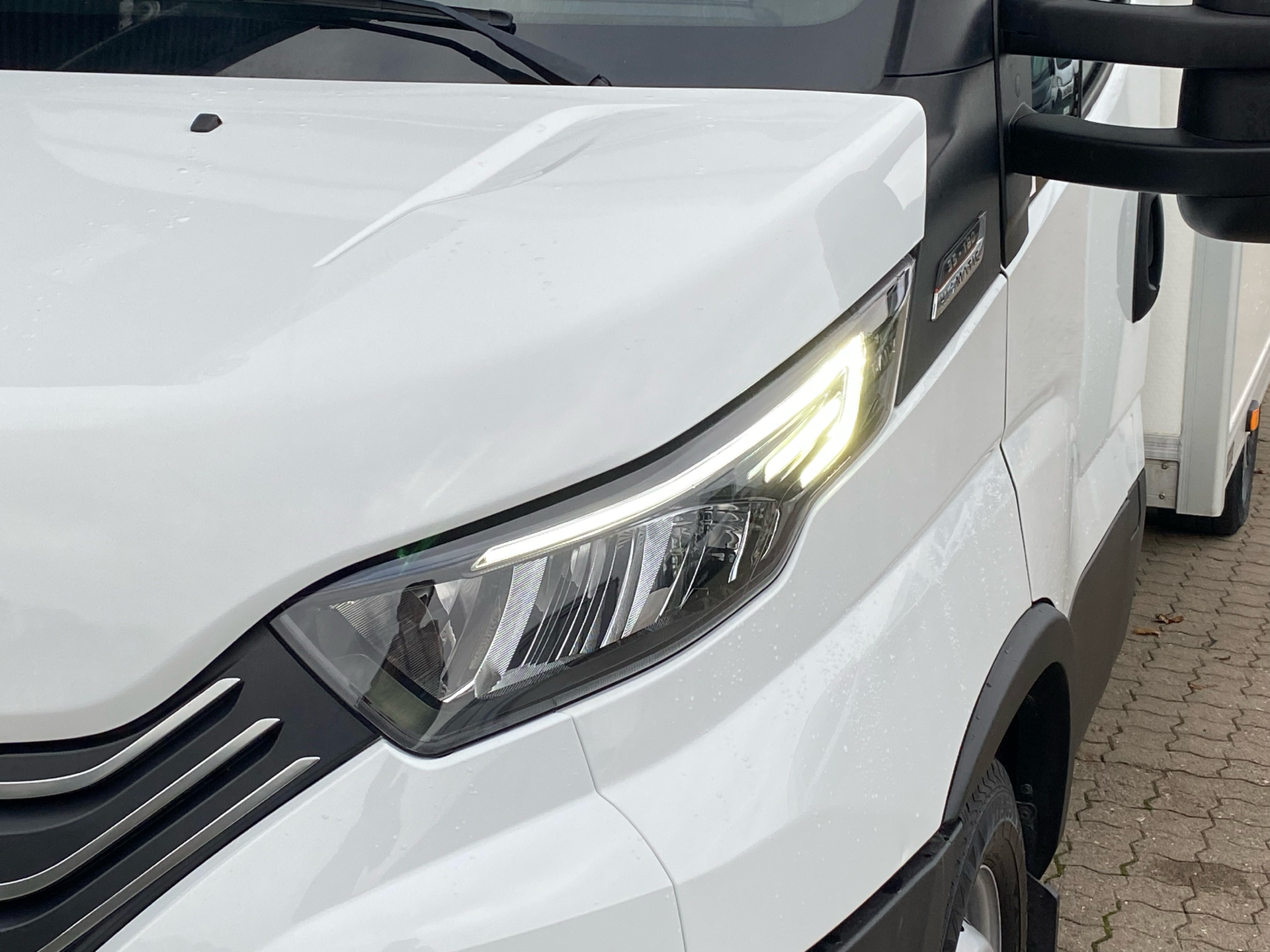 Iveco Daily 3,0 35S18 4100mm D m/Alukasse med lift 180HK Ladv./Chas. 8g Aut.