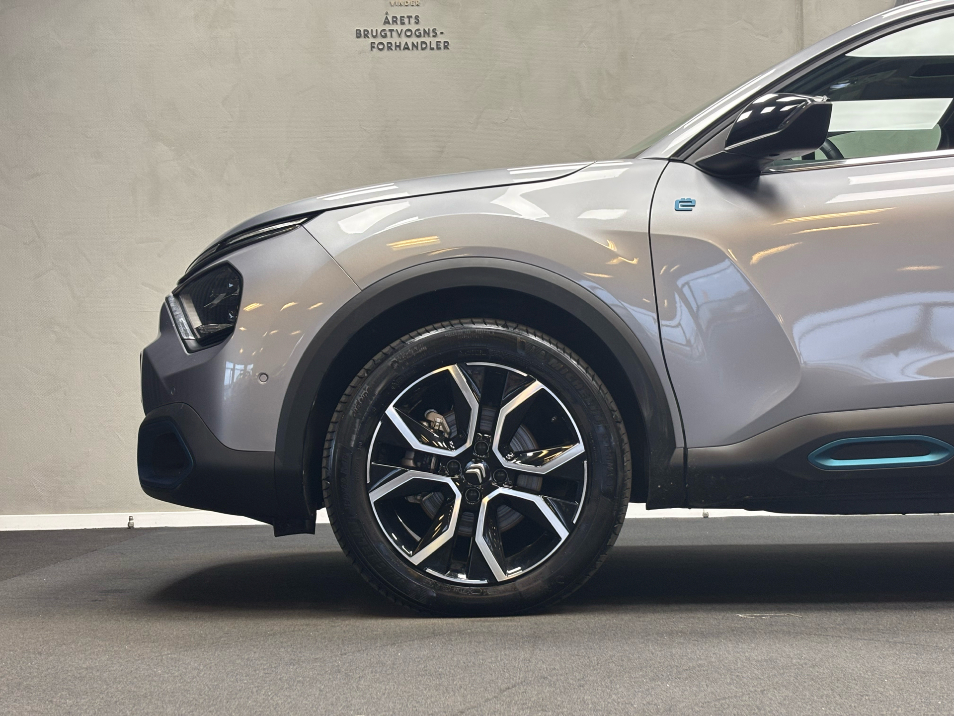 Grå Citroën ë-C4 X fra 2023
