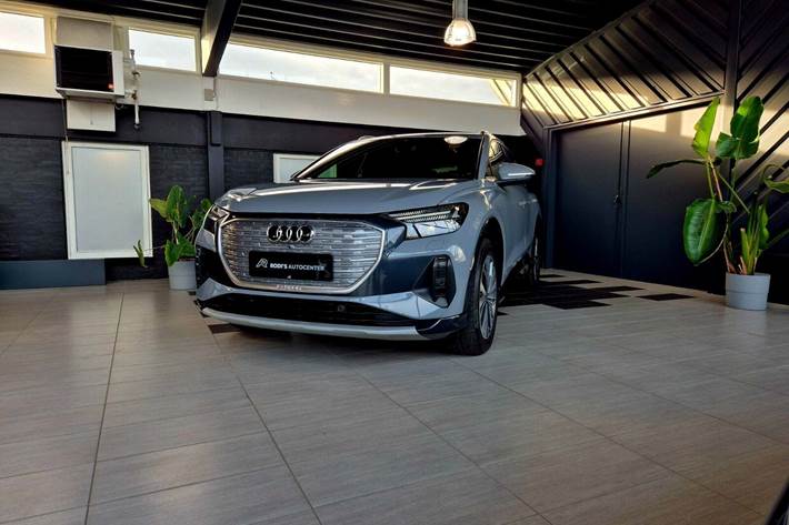 Grå Audi Q4 e-tron fra 2024