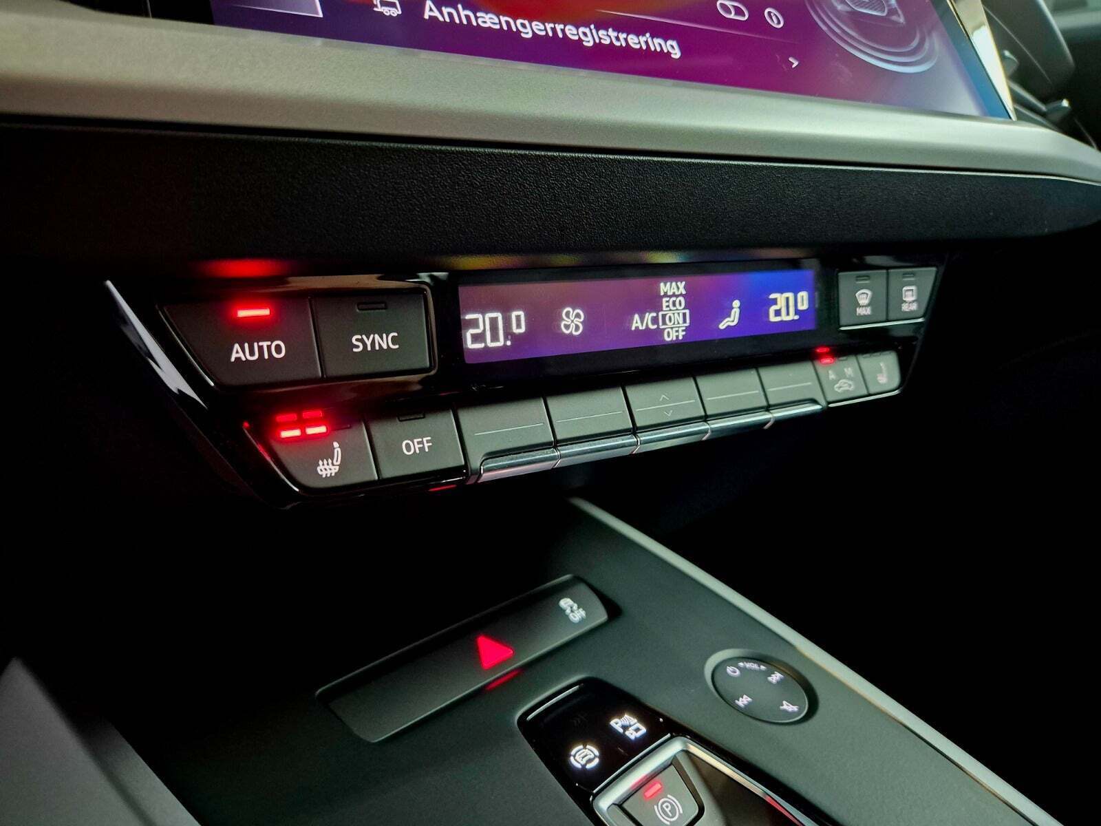 Grå Audi Q4 e-tron fra 2024