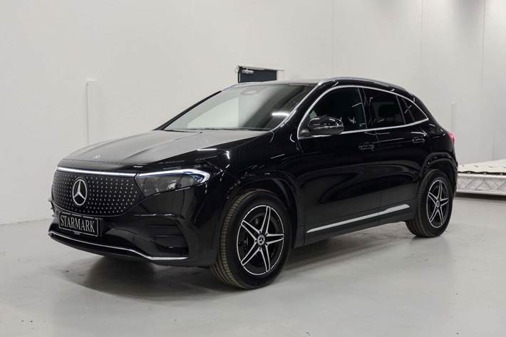 Sort Mercedes EQA250+ fra 2024 set udefra