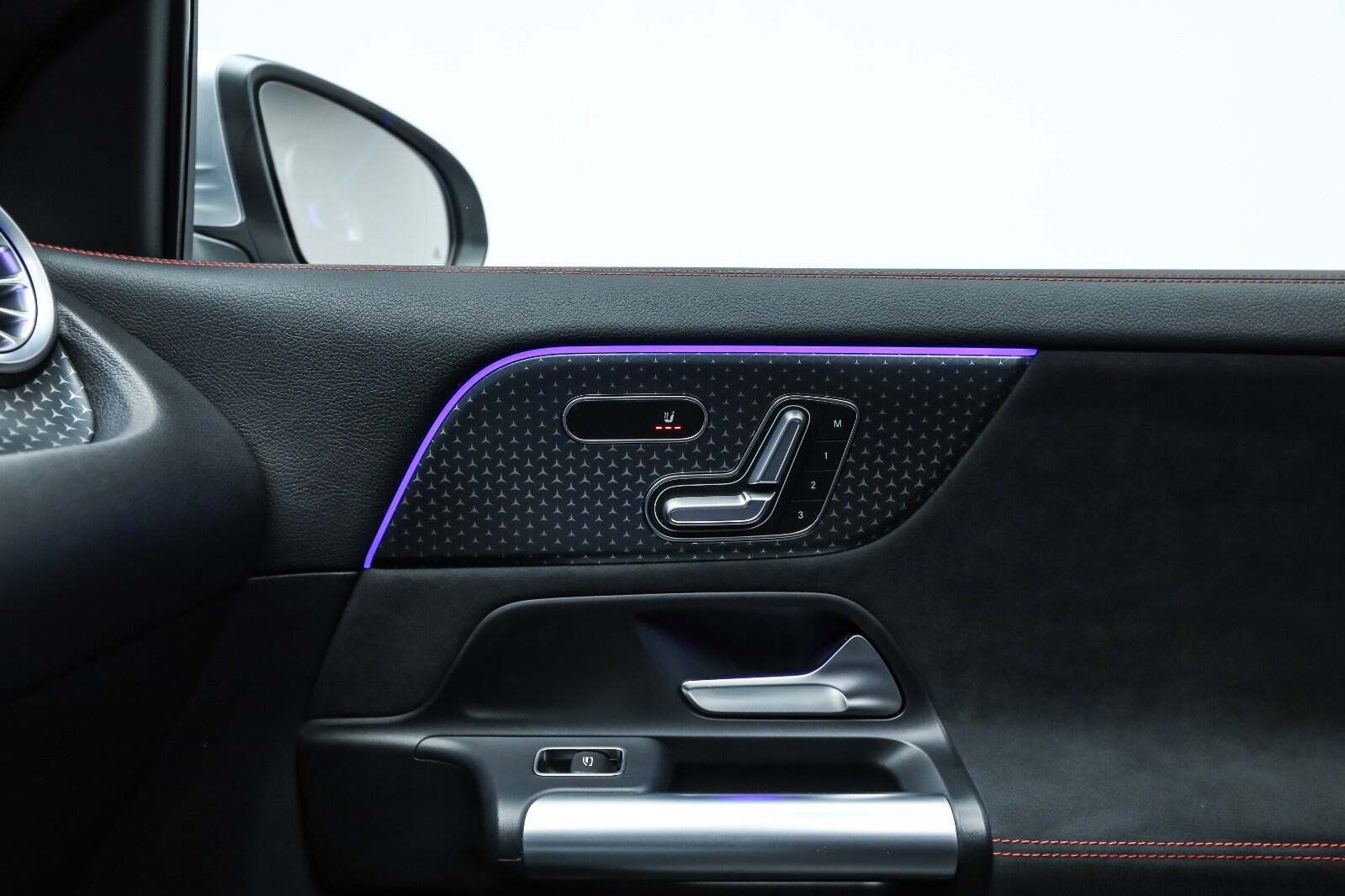 Sølv Mercedes EQA250+ fra 2025