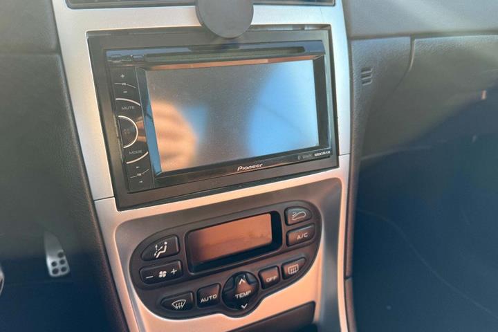 Sort Peugeot 307 fra 2004 set indefra