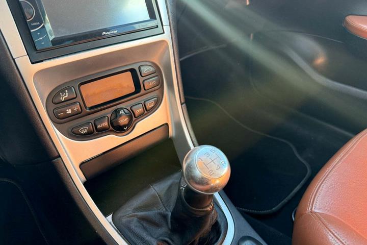 Sort Peugeot 307 fra 2004 set indefra