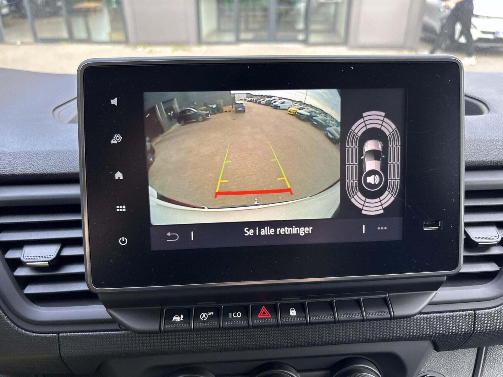 Hvid Renault Trafic fra 2025