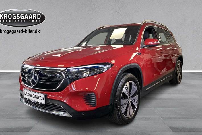 Rød Mercedes EQB250 fra 2022 set udefra