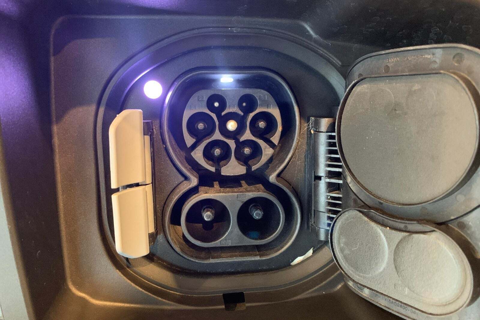 Blå BMW iX1 fra 2025