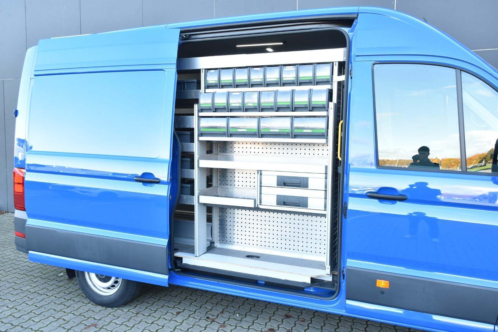 Blå VW Crafter 35 fra 2022