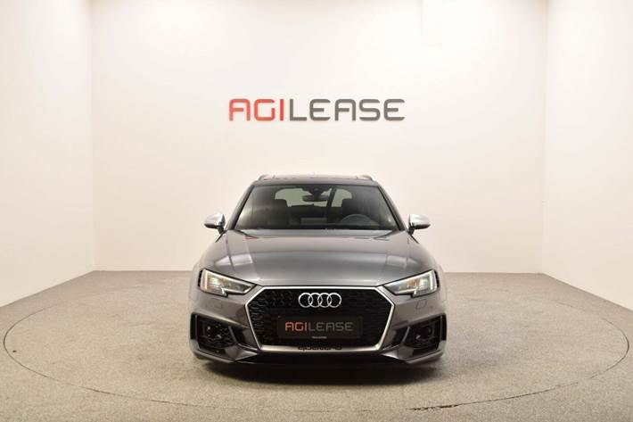 Grå Audi RS4 fra 2018