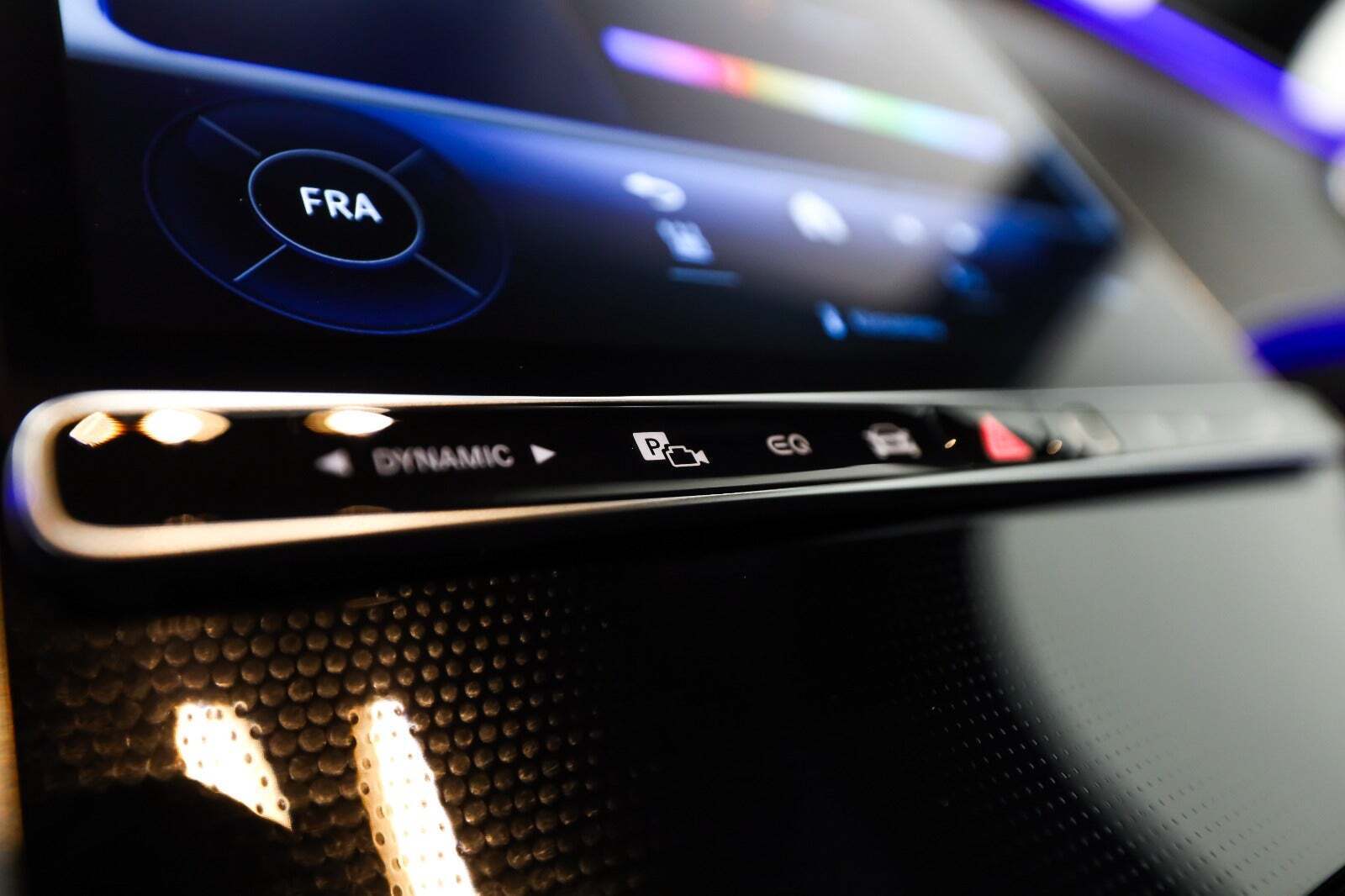 Grøn Mercedes EQE350 SUV fra 2024