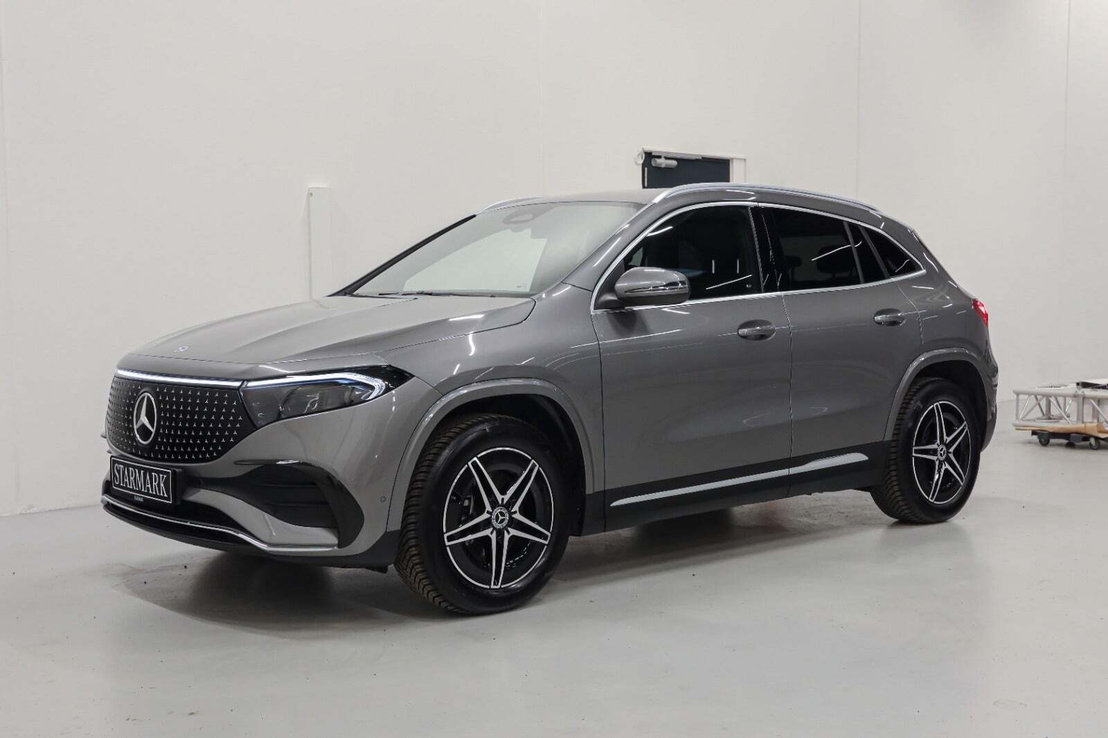 Grå Mercedes EQA350 fra 2025