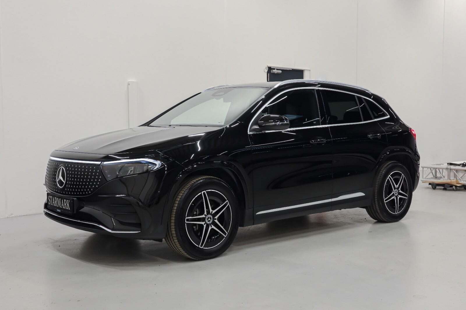 Sort Mercedes EQA350 fra 2025