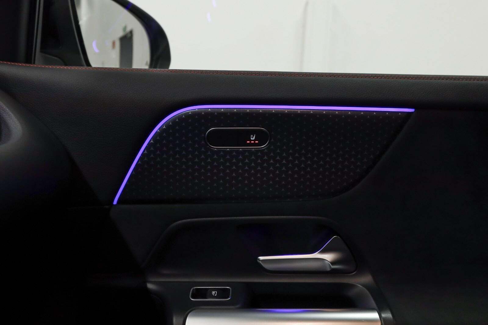 Sort Mercedes EQA350 fra 2025