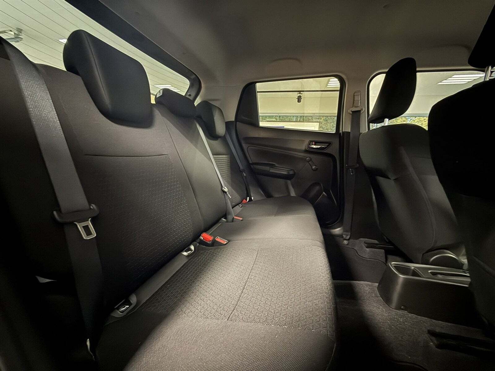 Grå Suzuki Swift fra 2019