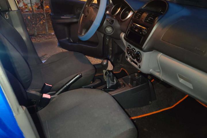 Blå Suzuki Ignis fra 2005