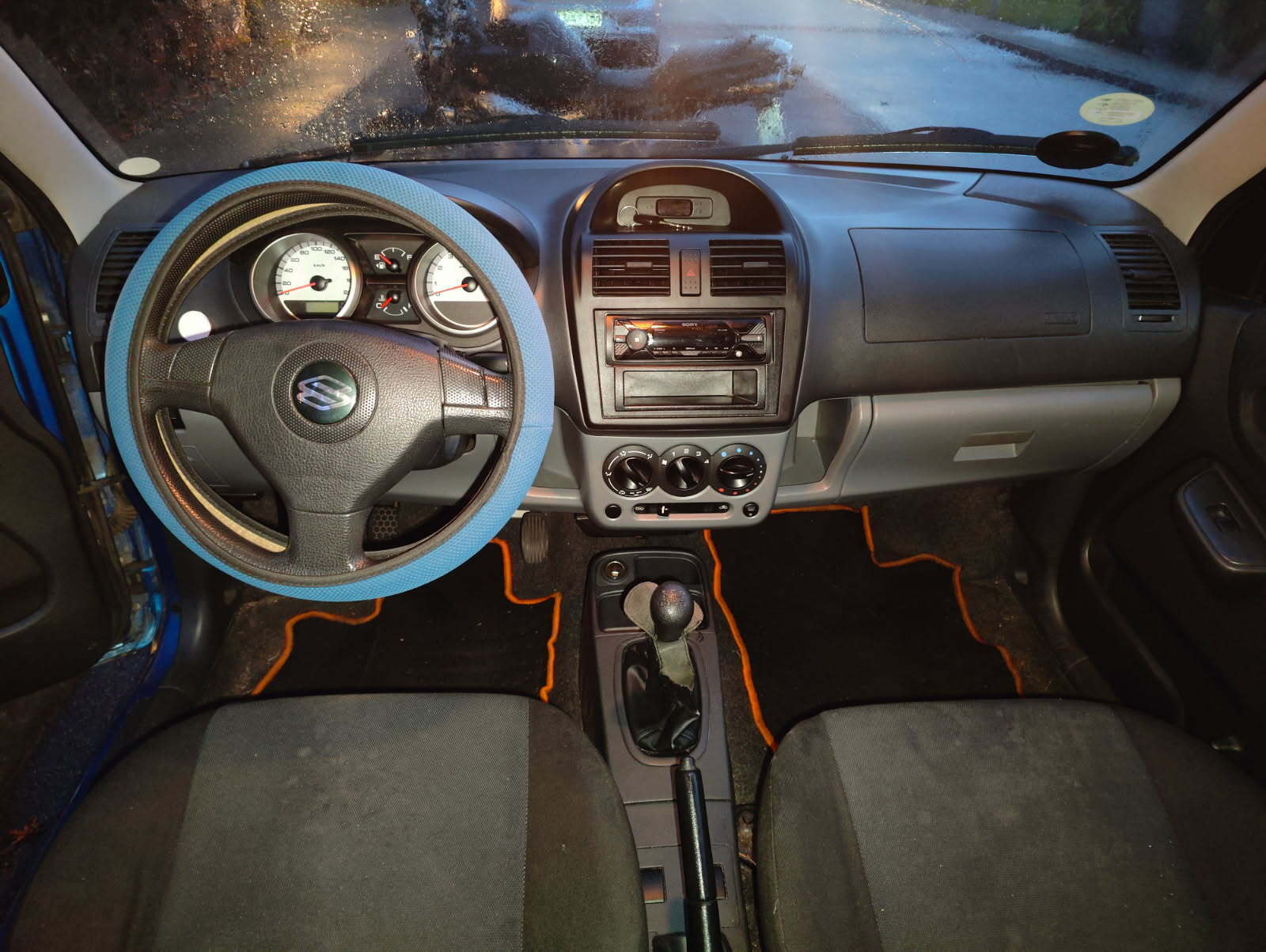 Blå Suzuki Ignis fra 2005