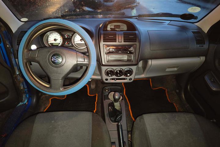 Blå Suzuki Ignis fra 2005