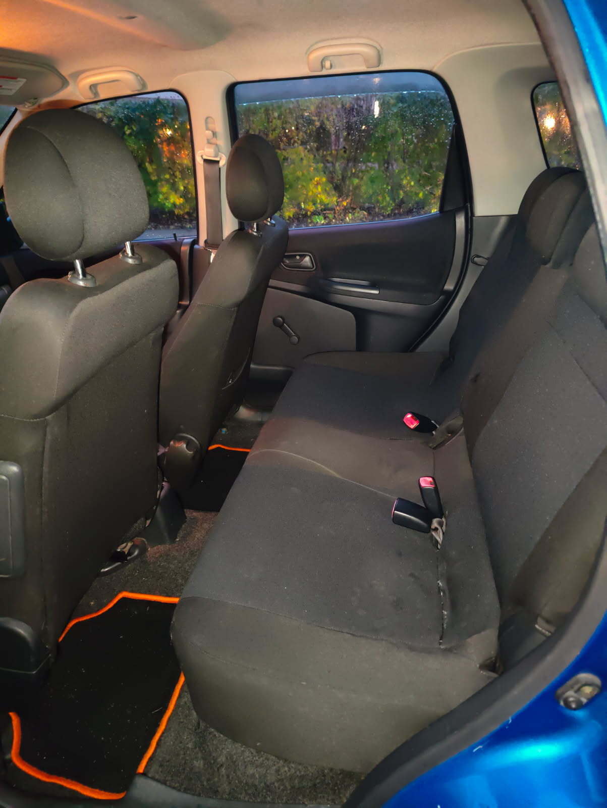 Blå Suzuki Ignis fra 2005