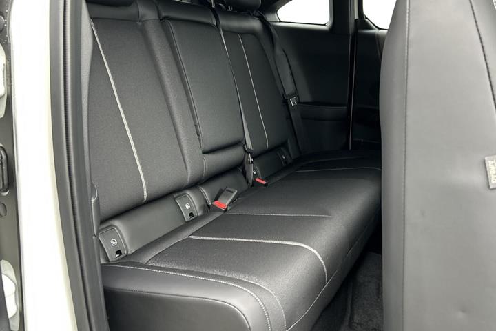 Hvid Mazda MX-30 fra 2025