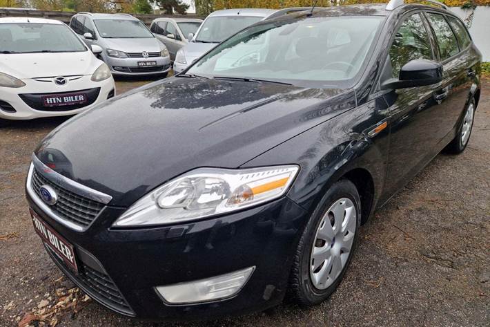 Sort Ford Mondeo fra 2009 set udefra