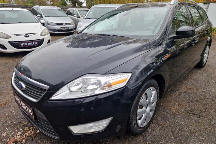 Sort Ford Mondeo fra 2009 set udefra