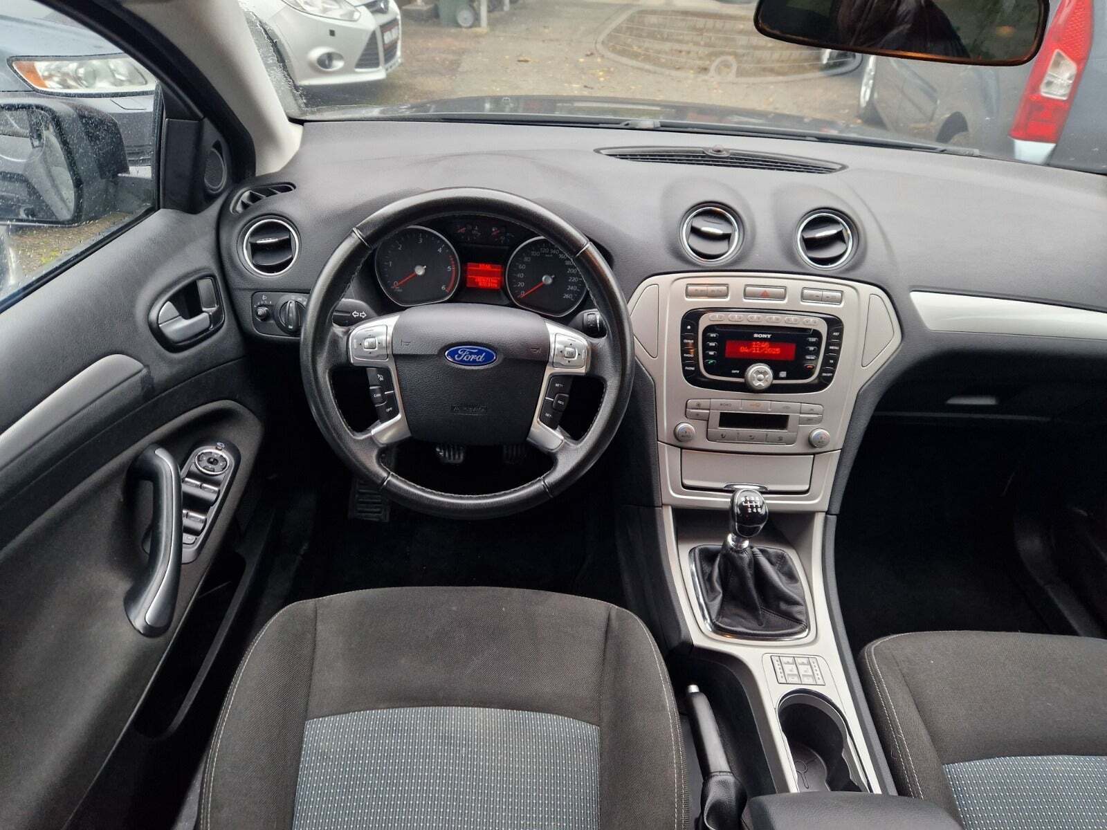 Sort Ford Mondeo fra 2009