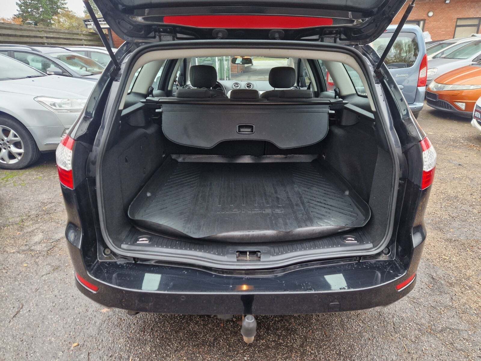 Sort Ford Mondeo fra 2009