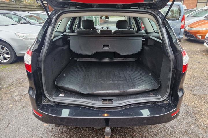 Sort Ford Mondeo fra 2009