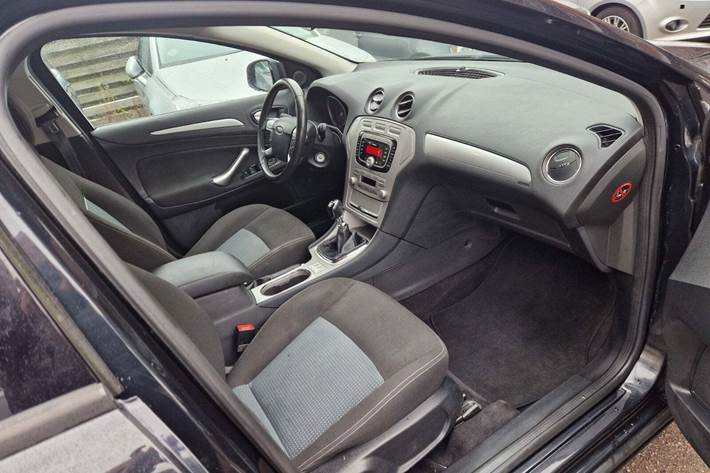 Sort Ford Mondeo fra 2009