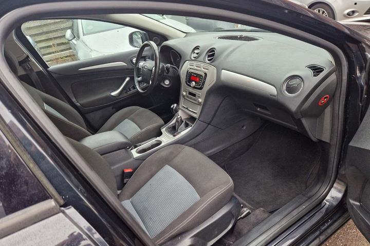 Sort Ford Mondeo fra 2009