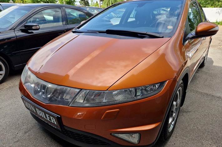 Orange Honda Civic fra 2008