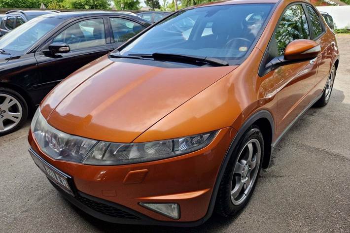 Orange Honda Civic fra 2008