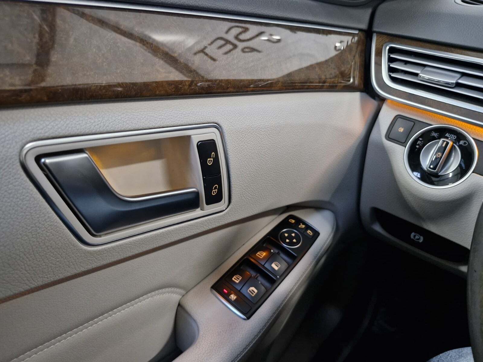 Sølv Mercedes E220 fra 2014