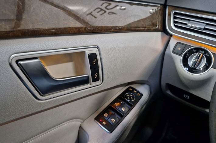 Sølv Mercedes E220 fra 2014