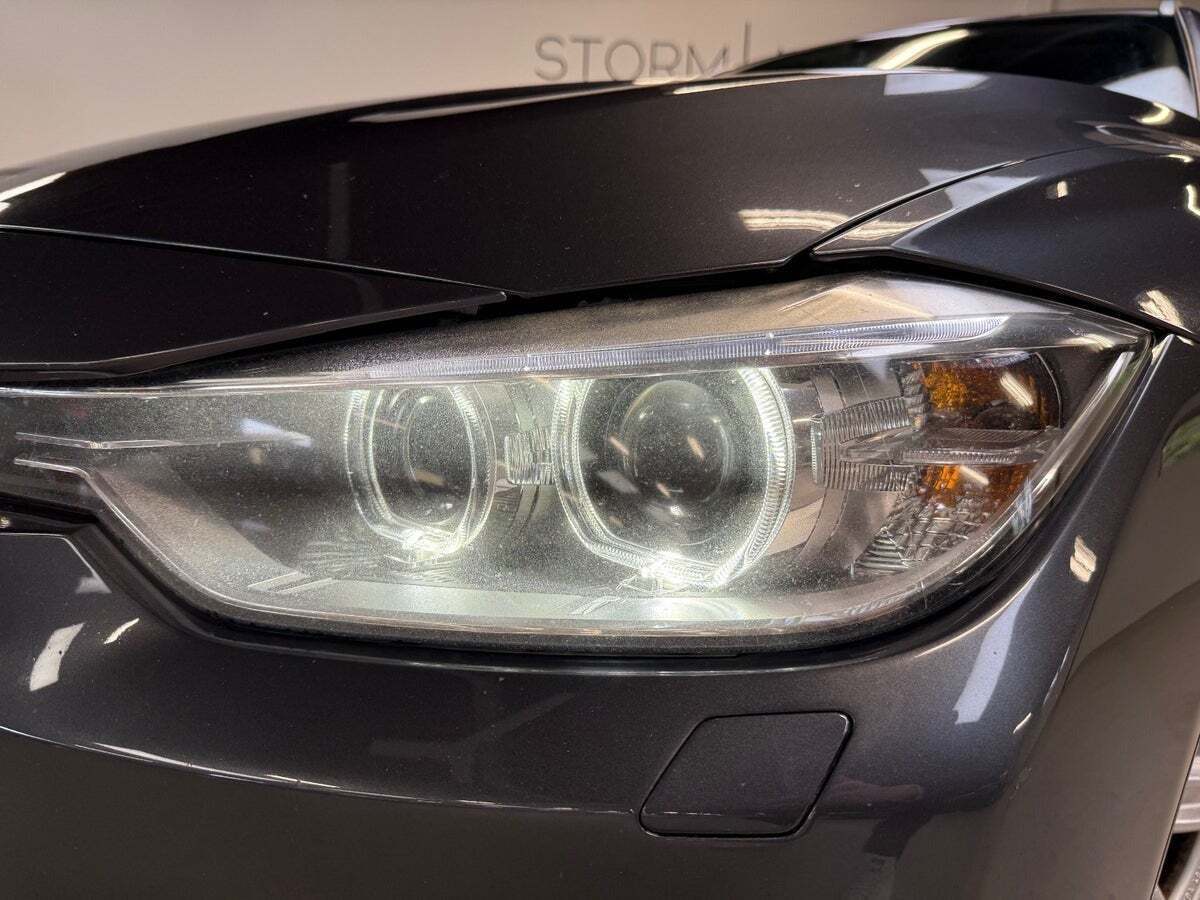 Grå BMW 320d fra 2012