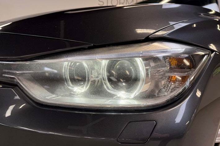 Grå BMW 320d fra 2012