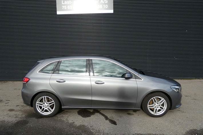 Grå Mercedes B220 d fra 2020