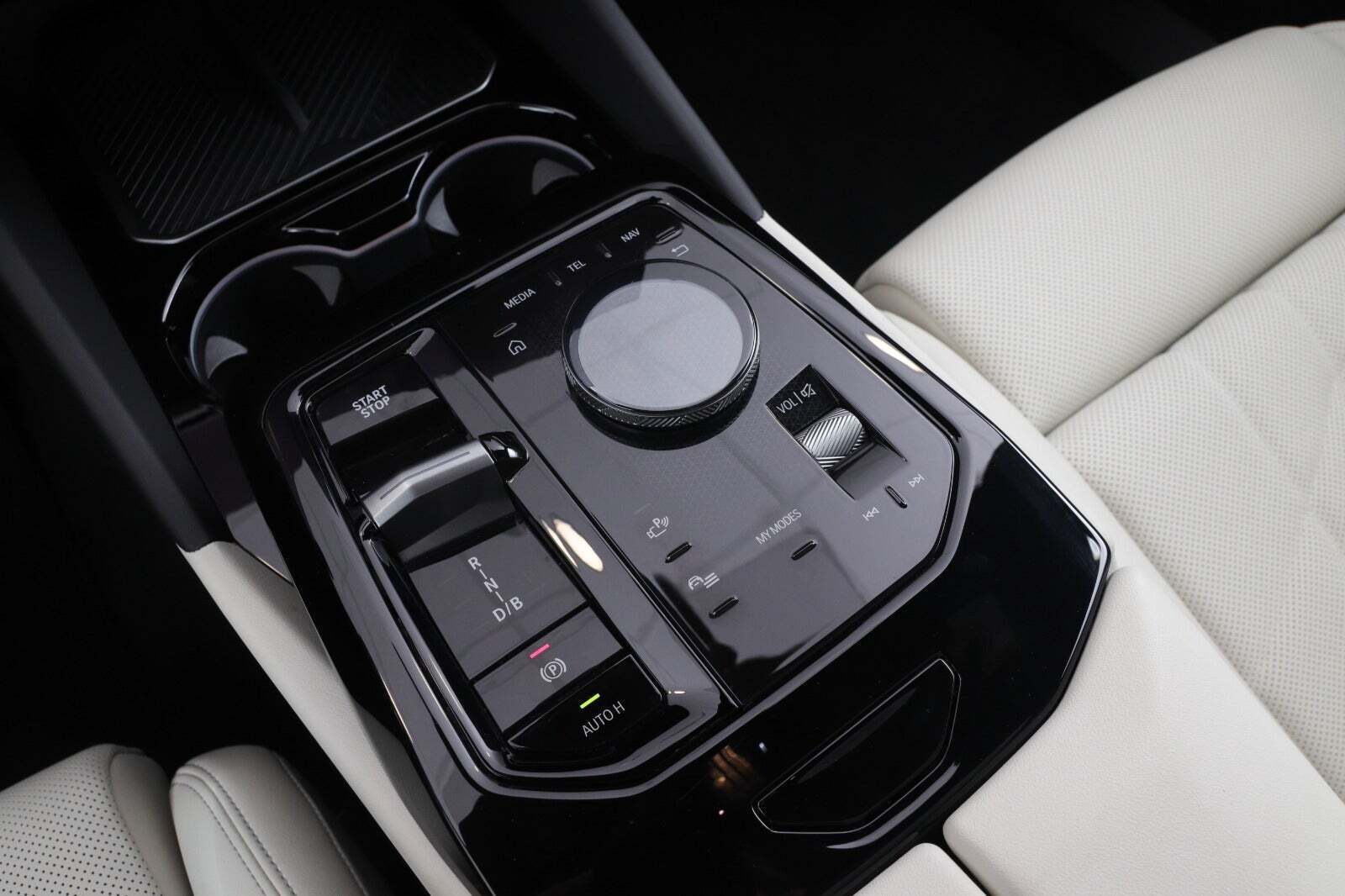Sort BMW i5 fra 2024