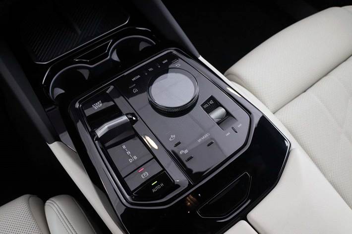Sort BMW i5 fra 2024