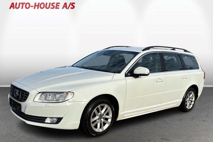 Hvid Volvo V70 fra 2014 set udefra
