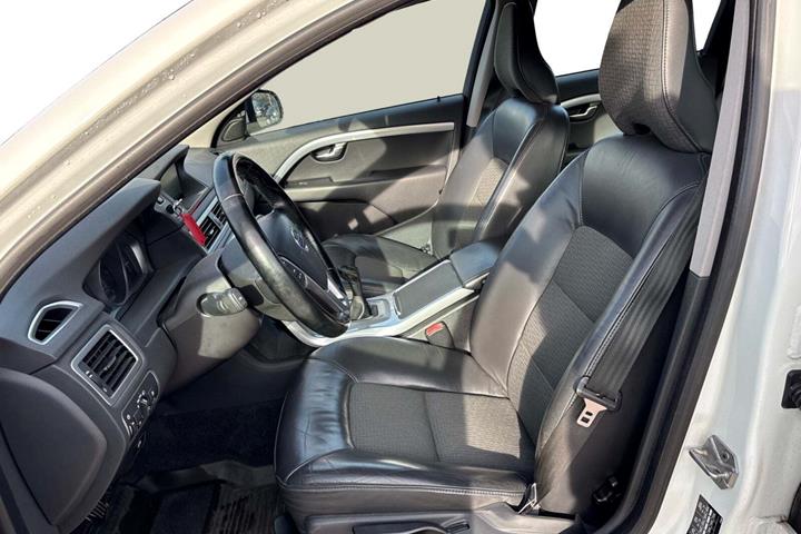 Hvid Volvo V70 fra 2014