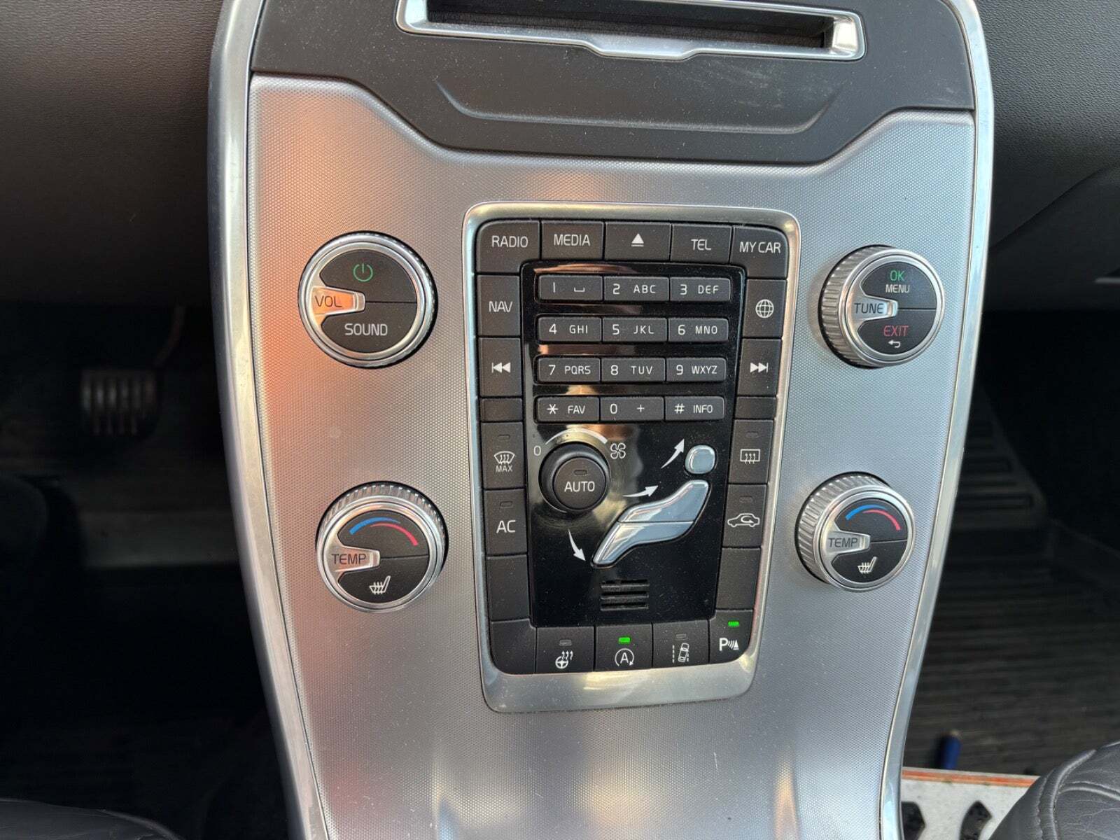 Hvid Volvo V70 fra 2014