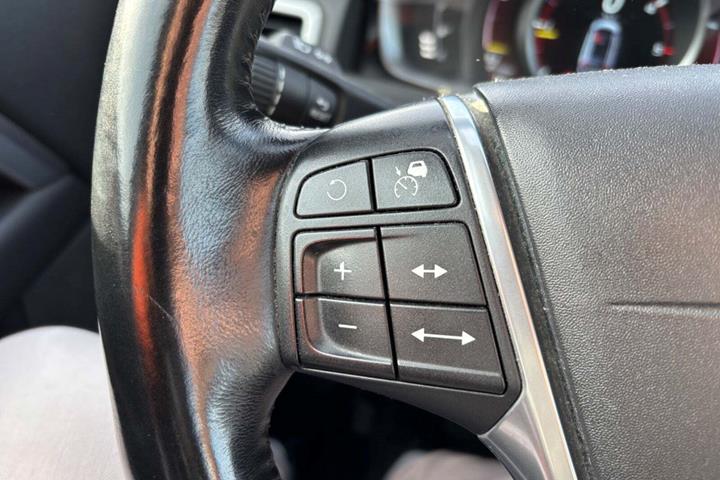 Hvid Volvo V70 fra 2014