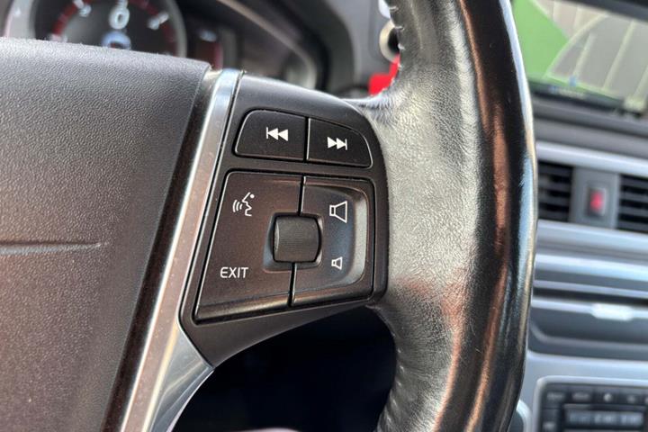 Hvid Volvo V70 fra 2014