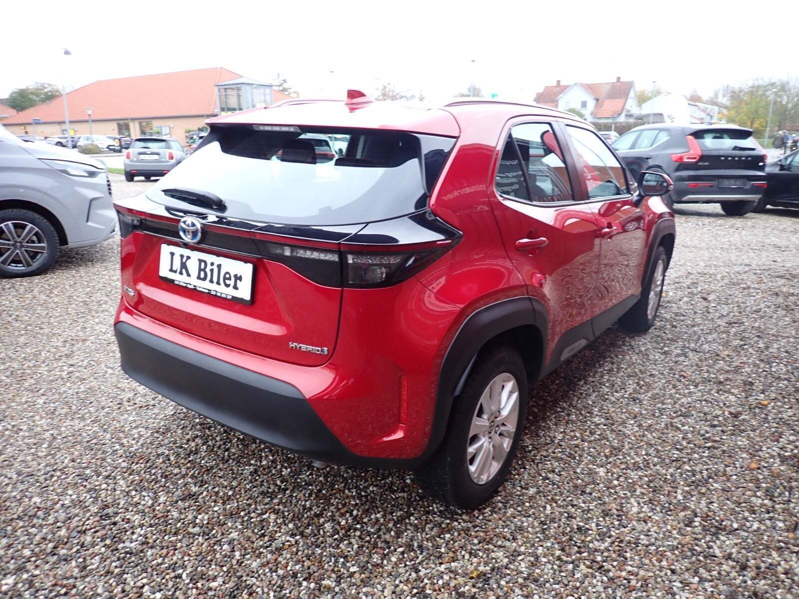 Rød Toyota Yaris Cross fra 2022
