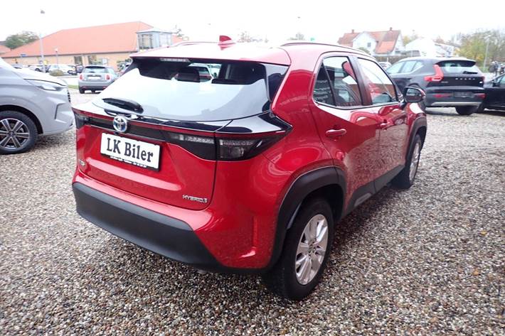 Rød Toyota Yaris Cross fra 2022